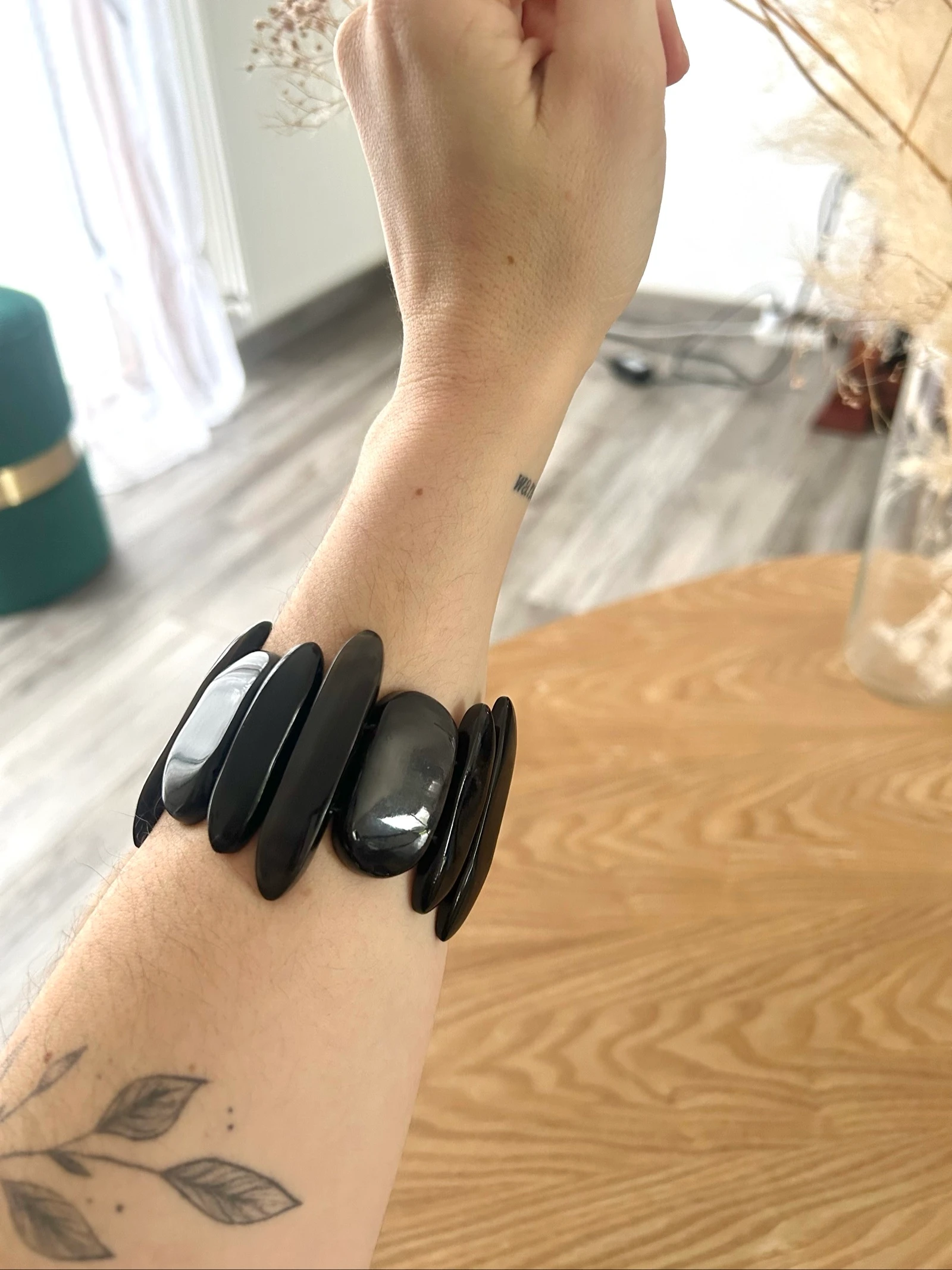 Pulseira de pedras plásticas assimétricas estilo sílex preto – photo 9